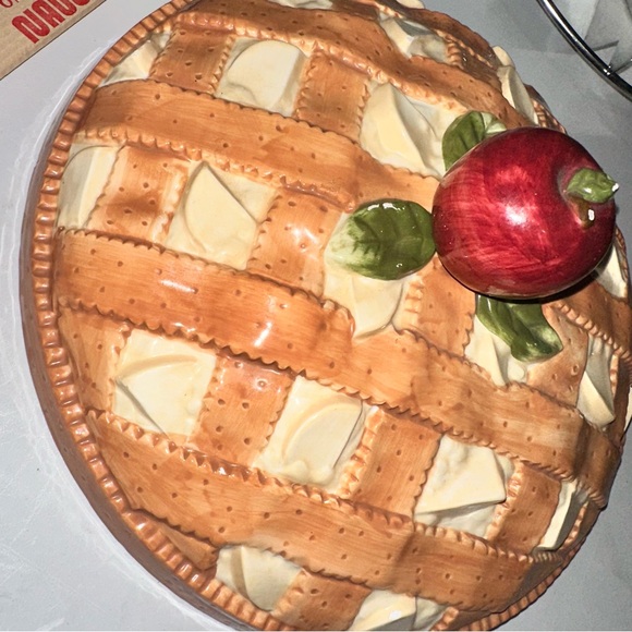 Ceramic Pie Dish with Apple Design - Picture 13 of 16